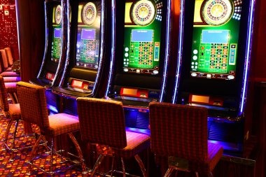 Red Tiger live dealer interface showing chat, balance, and betting controls